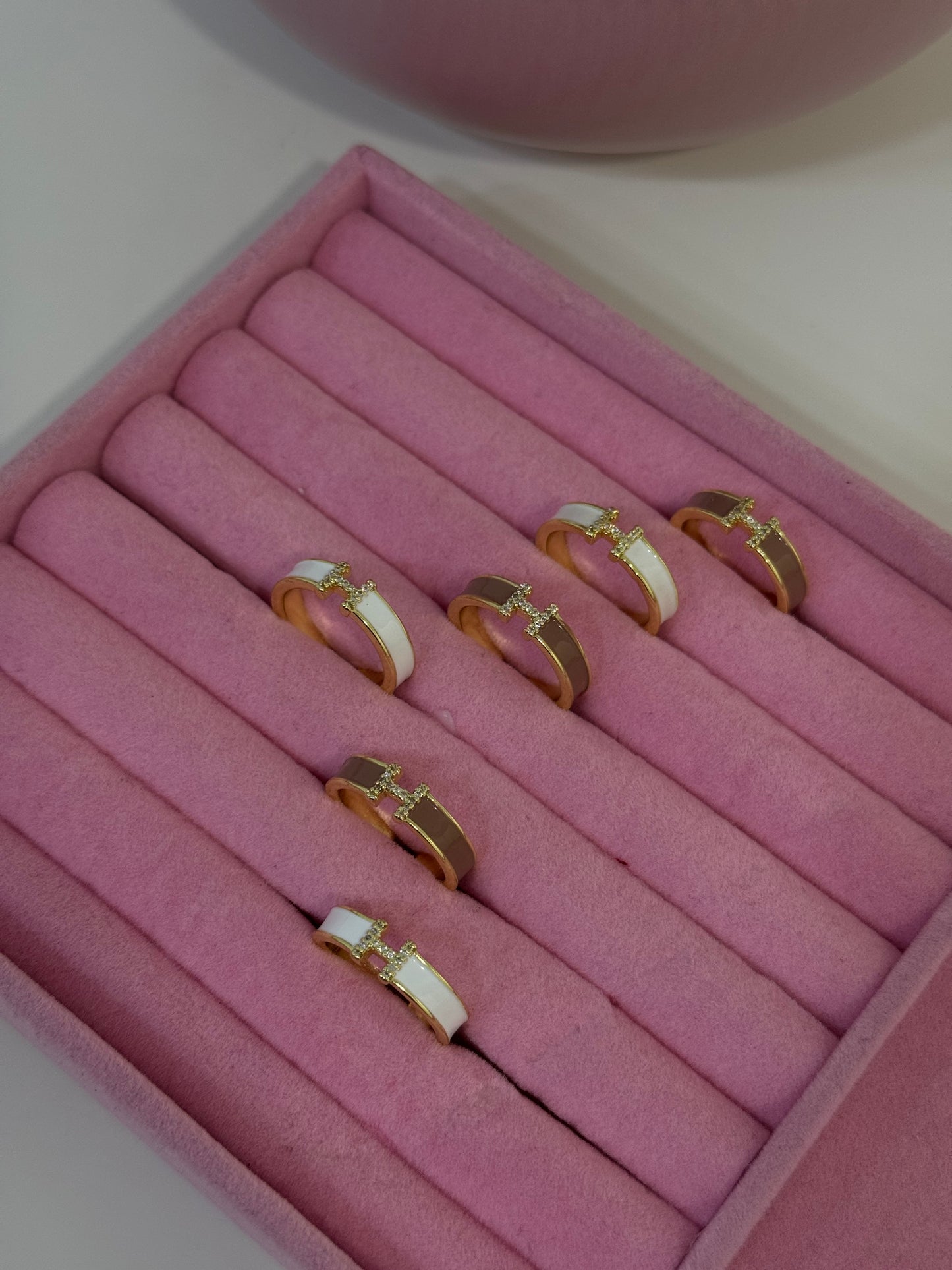 Anello H strass